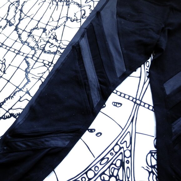 alo || Sheer Mesh Cut-out Epic Leggings in Black - Picture 5 of 13